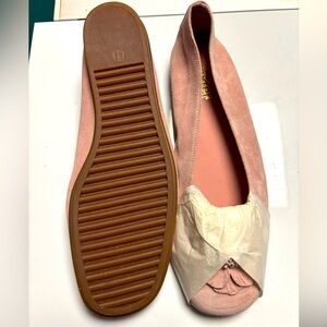 New Dexter Suede Flats, Size 11